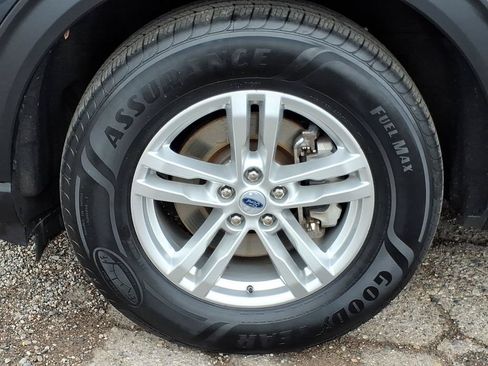 Certified 2023 Ford Explorer XLT w/ Equipment Group 202A AWD/4WD image 9