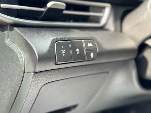 Used 2021 Hyundai Elantra SE image 12