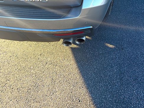 Used 2023 GMC Yukon XL Denali Ultimate image 6