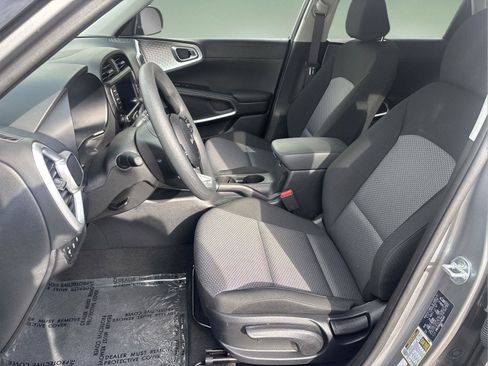 Used 2025 Kia Soul LX w/ LX Technology Package FWD image 3