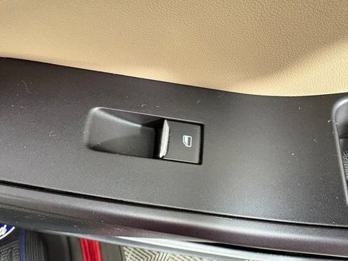 Used 2020 Ford Explorer XLT w/ Equipment Group 202A AWD/4WD image 40