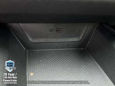 Used 2025 Chevrolet Equinox LT image 36