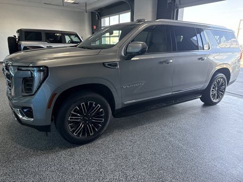 Used 2025 GMC Yukon XL Elevation AWD/4WD image 1