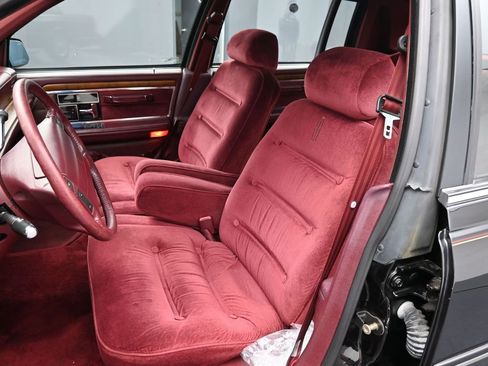 Used 1990 Lincoln Continental Signature image 10