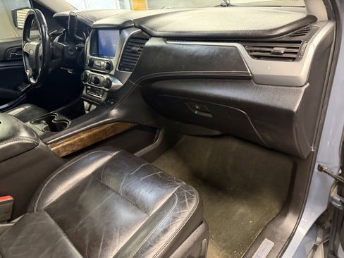 Used 2016 Chevrolet Suburban LT RWD image 13