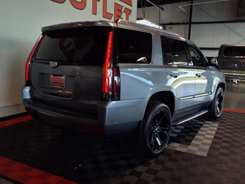 Used 2020 Cadillac Escalade Luxury w/ Escalade Sport Edition AWD/4WD image 9