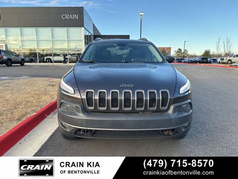 Used 2018 Jeep Cherokee Trailhawk w/ Comfort/Convenience Group image 6