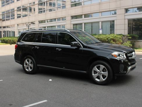 Used 2018 Mercedes-Benz GLS 450 4MATIC w/ Premium Package image 2