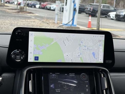 Used 2025 Lexus LX 600 4WD w/ Luxury Package image 10