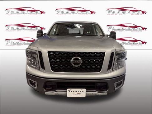 Used 2019 Nissan Titan PRO-4X w/ Pro-4x Convenience Package AWD/4WD image 9