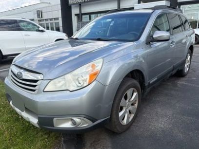 Used 2011 Subaru Outback 2.5i Limited w/ PWR Moonroof Pkg
