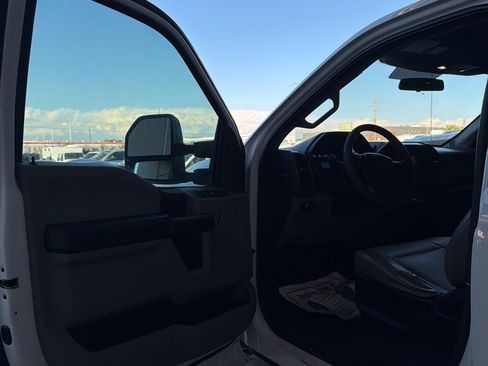 Used 2017 Ford F550 4x4 Crew Cab Super Duty w/ Power Equipment Group image 13