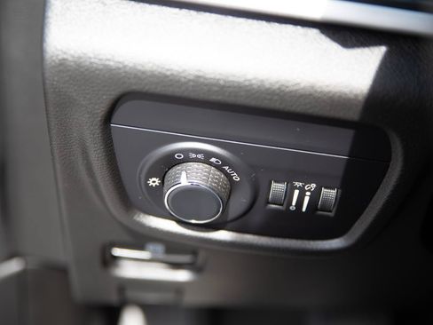 Used 2023 Jeep Grand Cherokee Altitude AWD/4WD image 18