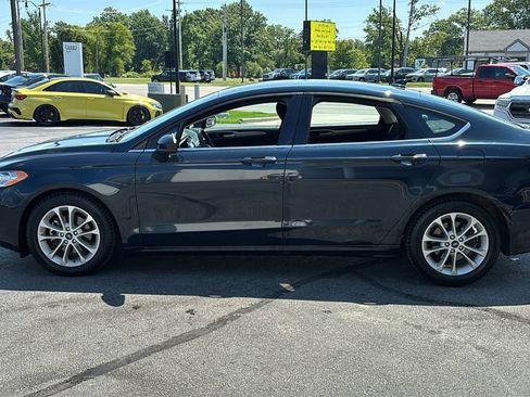 Used 2020 Ford Fusion SE FWD image 3