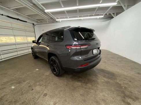 Used 2023 Jeep Grand Cherokee L Laredo image 4