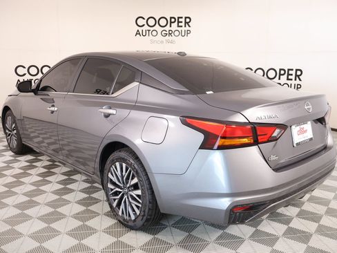 Used 2024 Nissan Altima 2.5 SV AWD/4WD image 21
