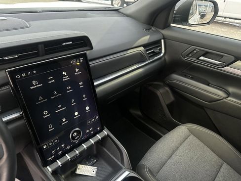 Used 2025 GMC Terrain Elevation image 39