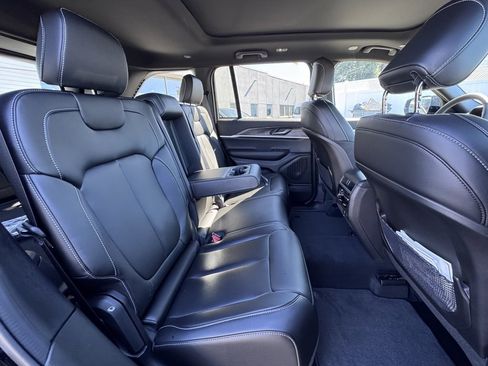 New 2025 Jeep Grand Cherokee Limited w/ Black Appearance Package image 21