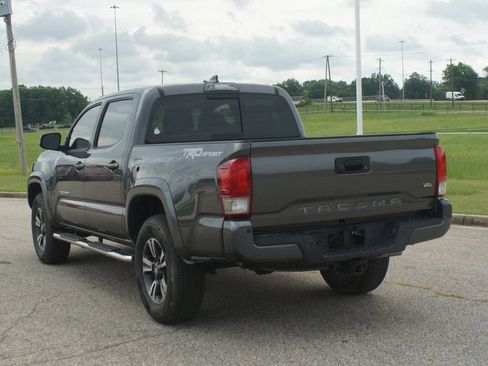 Used 2017 Toyota Tacoma TRD Sport RWD image 16
