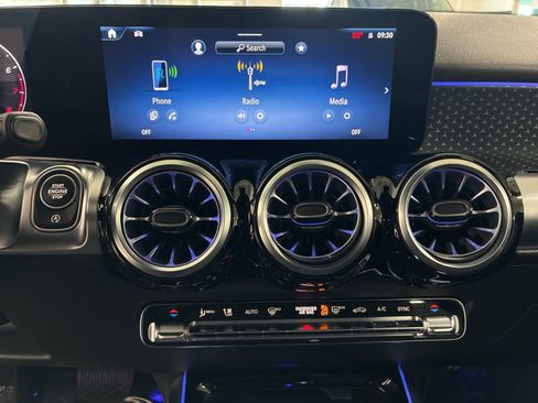 Used 2025 Mercedes-Benz GLB 250 GLB 250 image 15