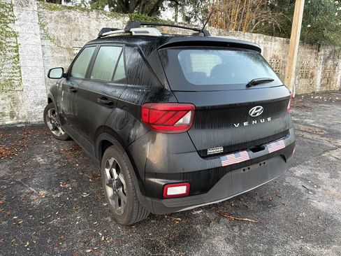 Used 2024 Hyundai Venue SEL FWD image 4