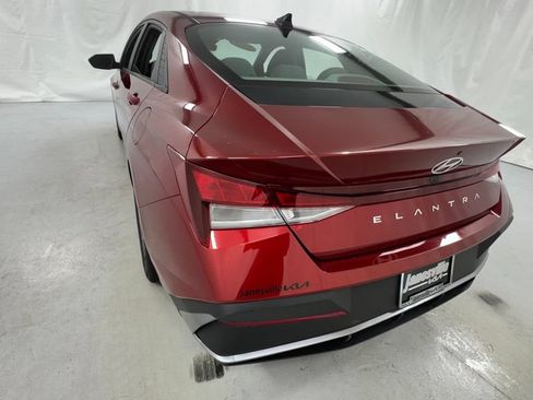 Used 2024 Hyundai Elantra SEL FWD image 5