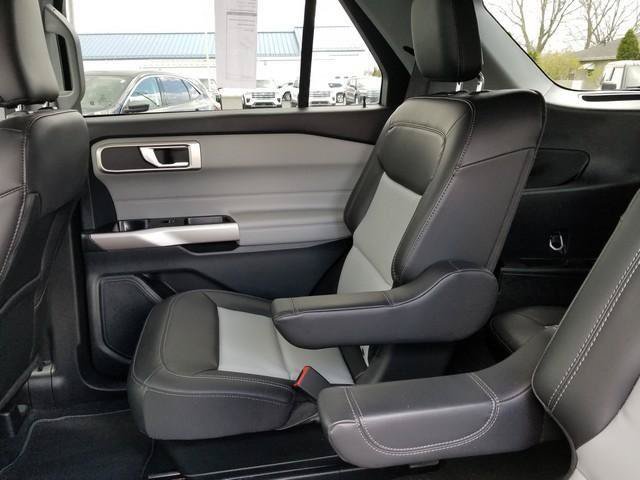 Used 2023 Ford Explorer XLT w/ Equipment Group 202A AWD/4WD image 14