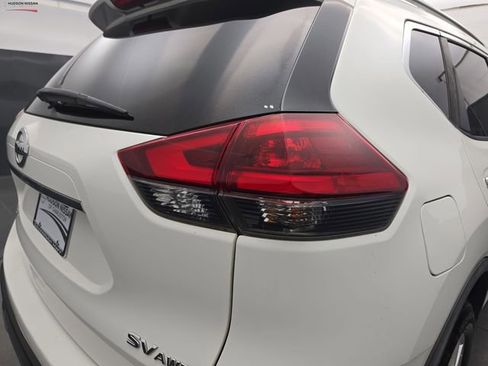 Used 2019 Nissan Rogue SV image 19