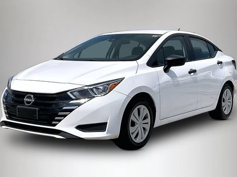 Used 2023 Nissan Versa S FWD image 2