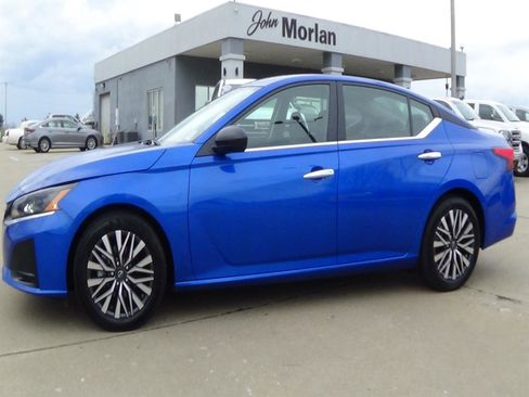 Used 2025 Nissan Altima 2.5 SV image 1