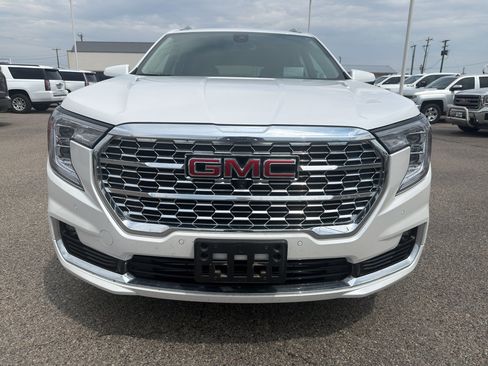 Used 2024 GMC Terrain Denali w/ Denali Premium Package AWD/4WD image 8