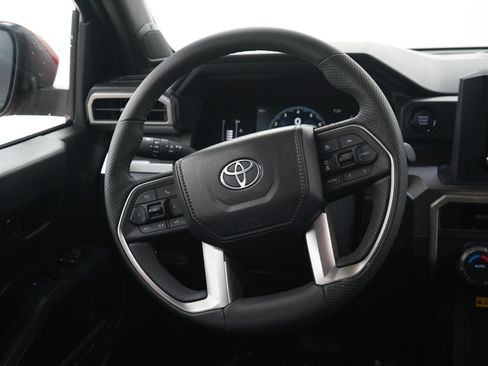Used 2025 Toyota Tacoma SR5 w/ SR5 Upgrade Package AWD/4WD image 17