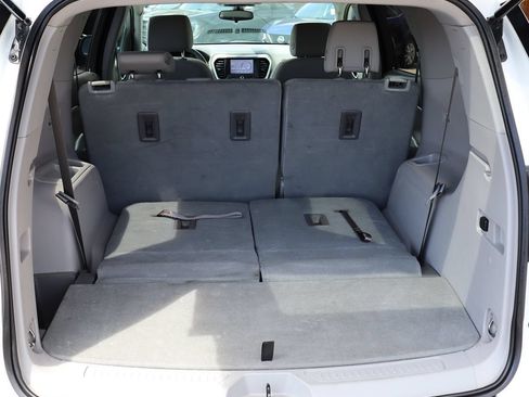 Used 2019 GMC Acadia SLE FWD image 23