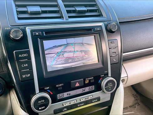 Used 2014 Toyota Camry LE image 27