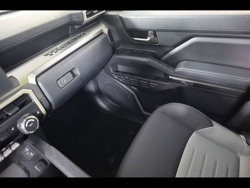 Used 2025 Toyota Tacoma TRD Off-Road AWD/4WD image 16