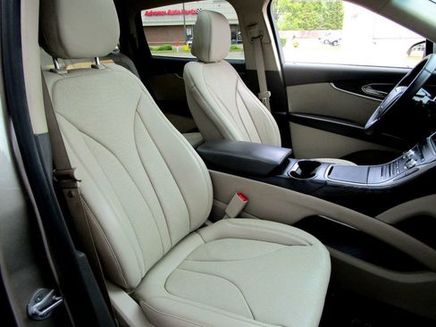 Used 2020 Lincoln Nautilus Reserve image 16