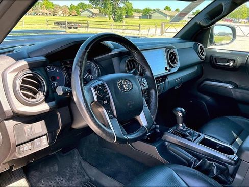 Used 2021 Toyota Tacoma TRD Sport w/ TRD Premium Sport Package AWD/4WD image 12