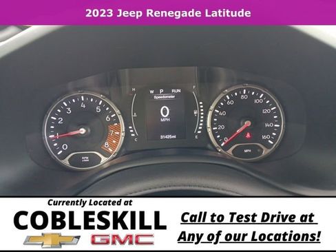 Used 2023 Jeep Renegade Latitude w/ Premium Group image 16