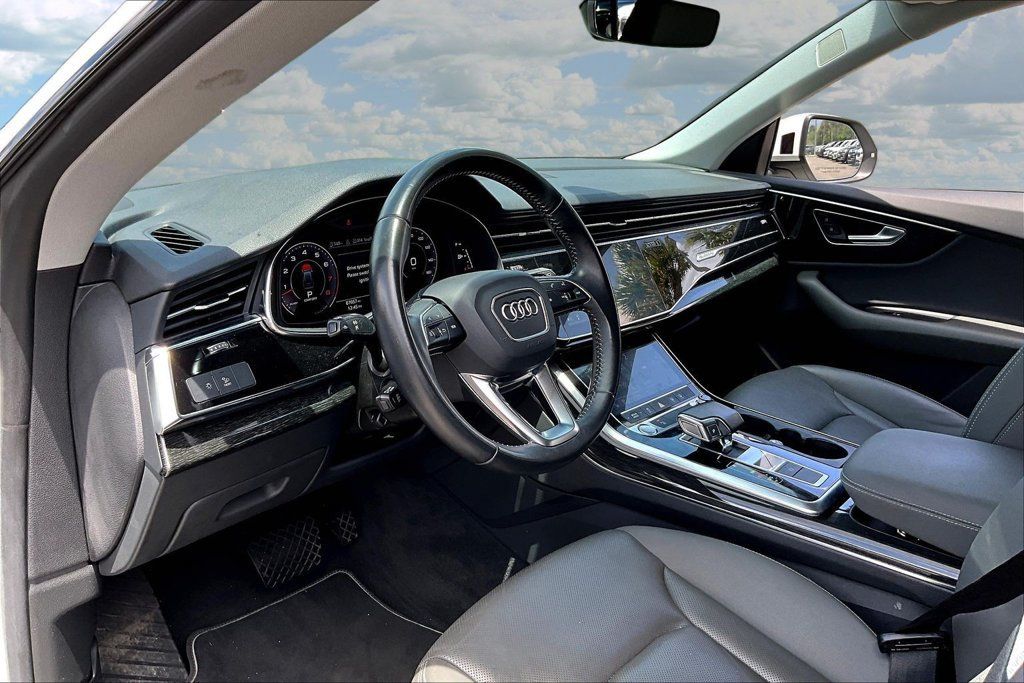 Used 2020 Audi Q8 Premium Plus w/ Premium Plus Package AWD/4WD image 17