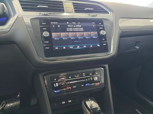 Used 2023 Volkswagen Tiguan SE w/ Panoramic Sunroof Package AWD/4WD image 26
