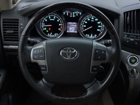 Used 2011 Toyota Land Cruiser image 20