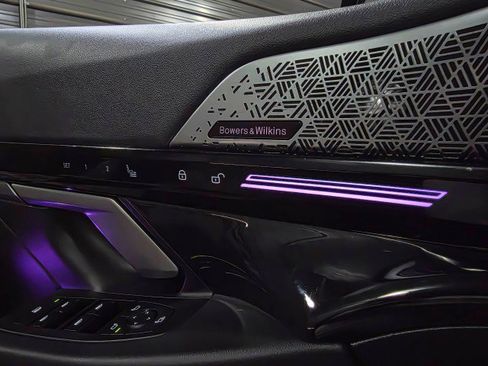 Used 2025 BMW 530i xDrive w/ Premium Package image 31