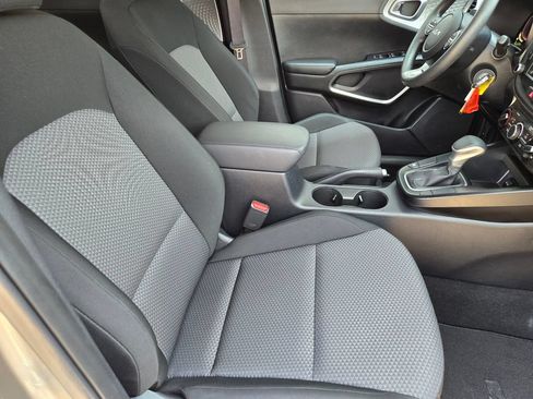 Used 2024 Kia Soul LX w/ Option Group 015 FWD image 9