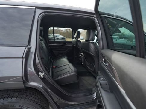 Used 2024 Jeep Grand Cherokee Limited image 21