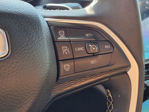 Used 2025 Jeep Grand Cherokee Altitude image 20