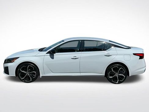 Used 2023 Nissan Altima 2.5 SR AWD/4WD image 3