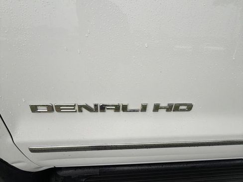 Used 2017 GMC Sierra 2500 Denali w/ Duramax Plus Package AWD/4WD image 12