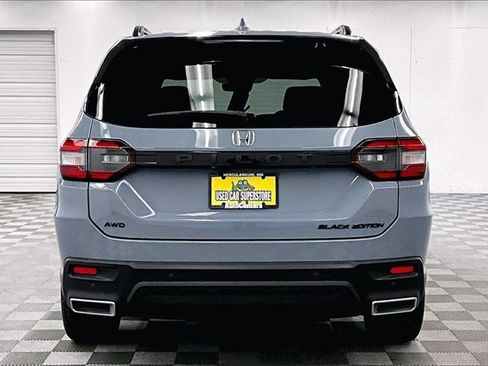 Used 2025 Honda Pilot Black Edition image 4