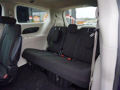 Used 2021 Chrysler Pacifica Touring image 24