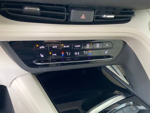 Certified 2023 Buick Envision Essence image 13